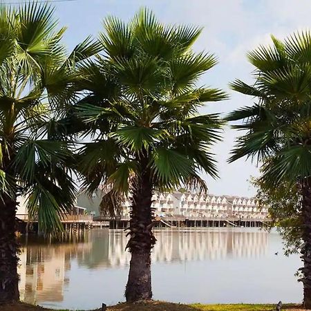 ☆Live On The Water! Lake Palmetto Palm W/ Patio - 10Min To Downtown & Beaches☆ Charleston Luaran gambar