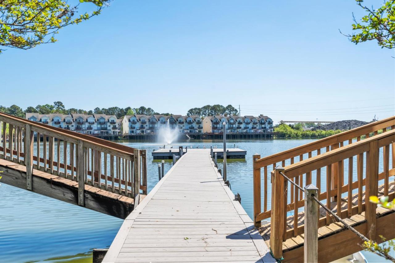 ☆Live On The Water! Lake Palmetto Palm W/ Patio - 10Min To Downtown & Beaches☆ Charleston Luaran gambar
