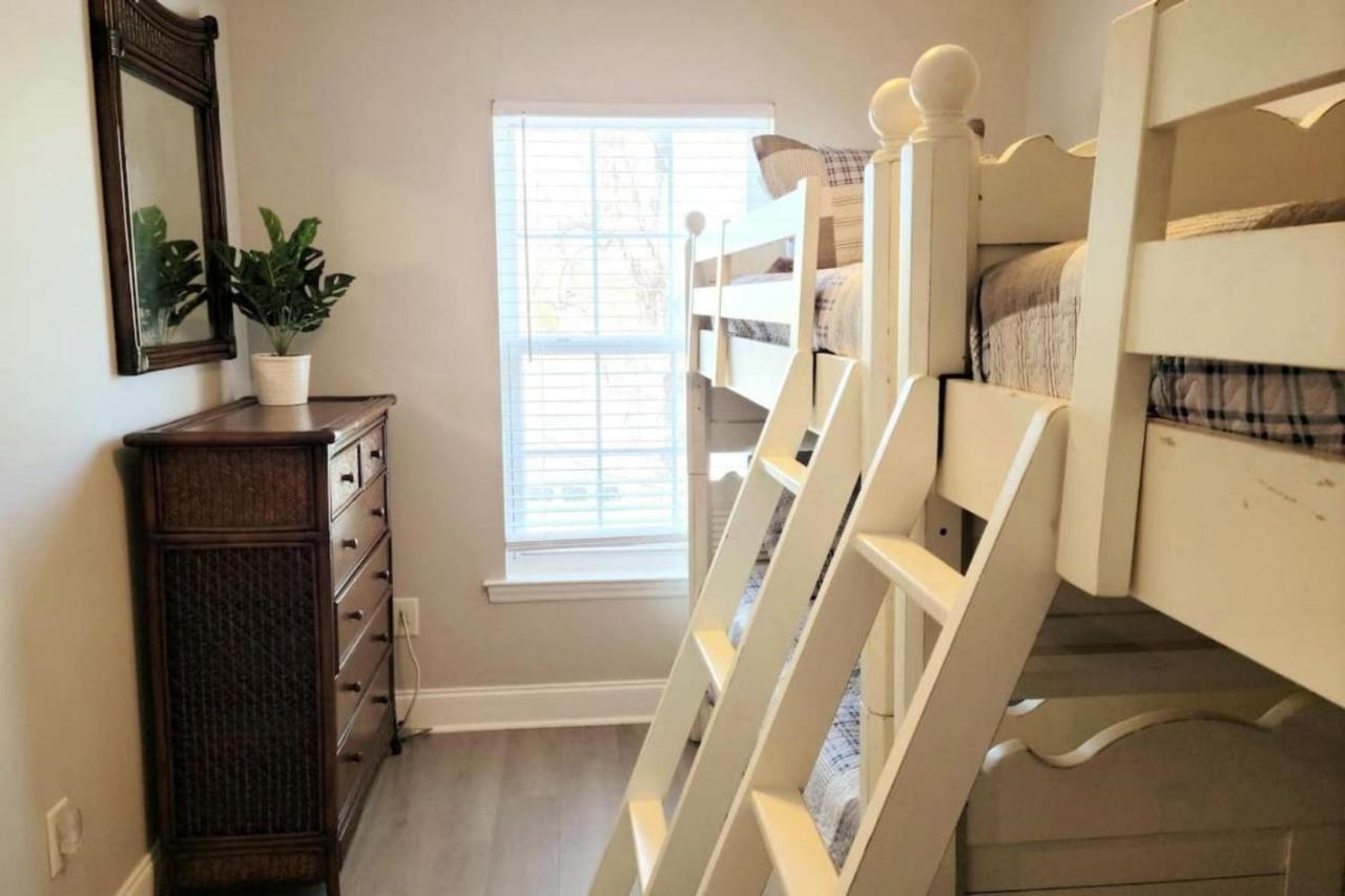 ☆Live On The Water! Lake Palmetto Palm W/ Patio - 10Min To Downtown & Beaches☆ Charleston Luaran gambar