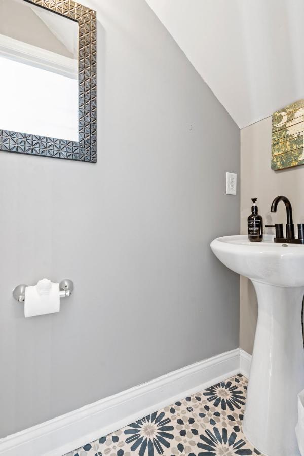 ☆Live On The Water! Lake Palmetto Palm W/ Patio - 10Min To Downtown & Beaches☆ Charleston Luaran gambar