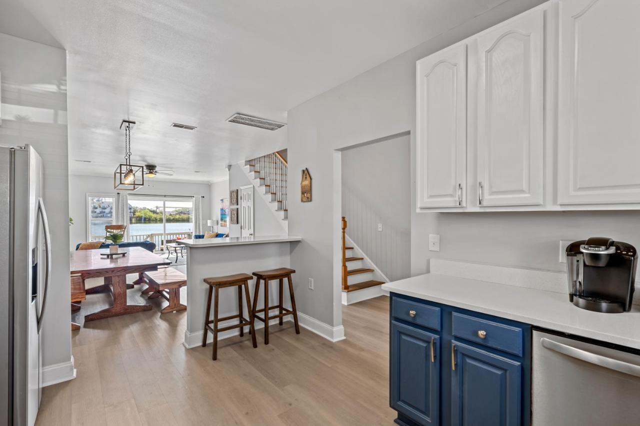 ☆Live On The Water! Lake Palmetto Palm W/ Patio - 10Min To Downtown & Beaches☆ Charleston Luaran gambar