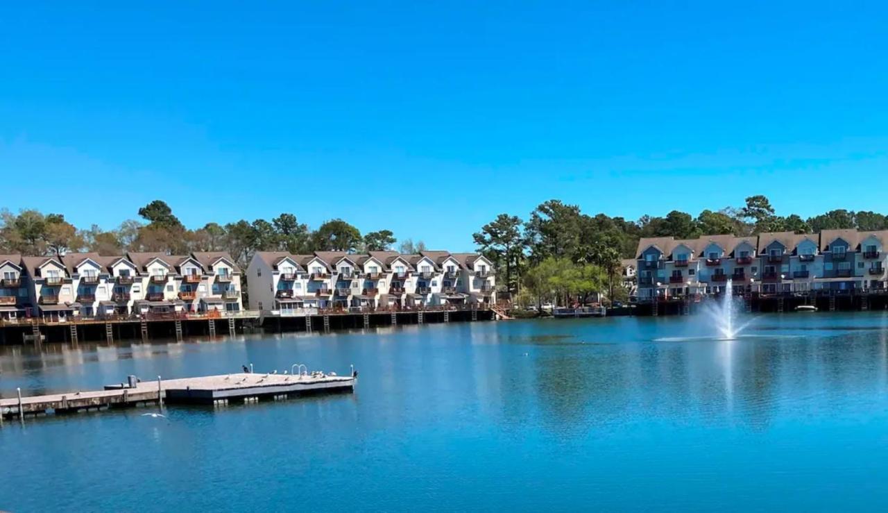 ☆Live On The Water! Lake Palmetto Palm W/ Patio - 10Min To Downtown & Beaches☆ Charleston Luaran gambar