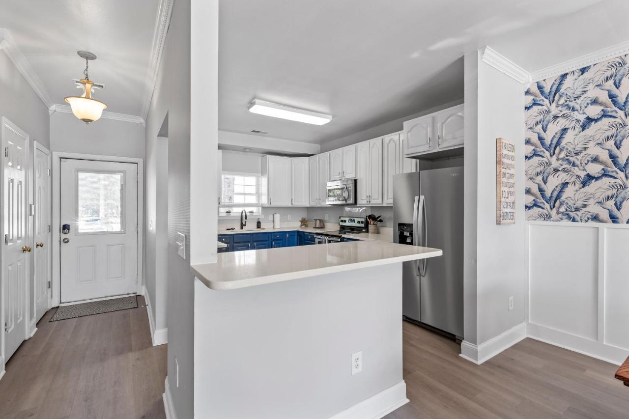 ☆Live On The Water! Lake Palmetto Palm W/ Patio - 10Min To Downtown & Beaches☆ Charleston Luaran gambar