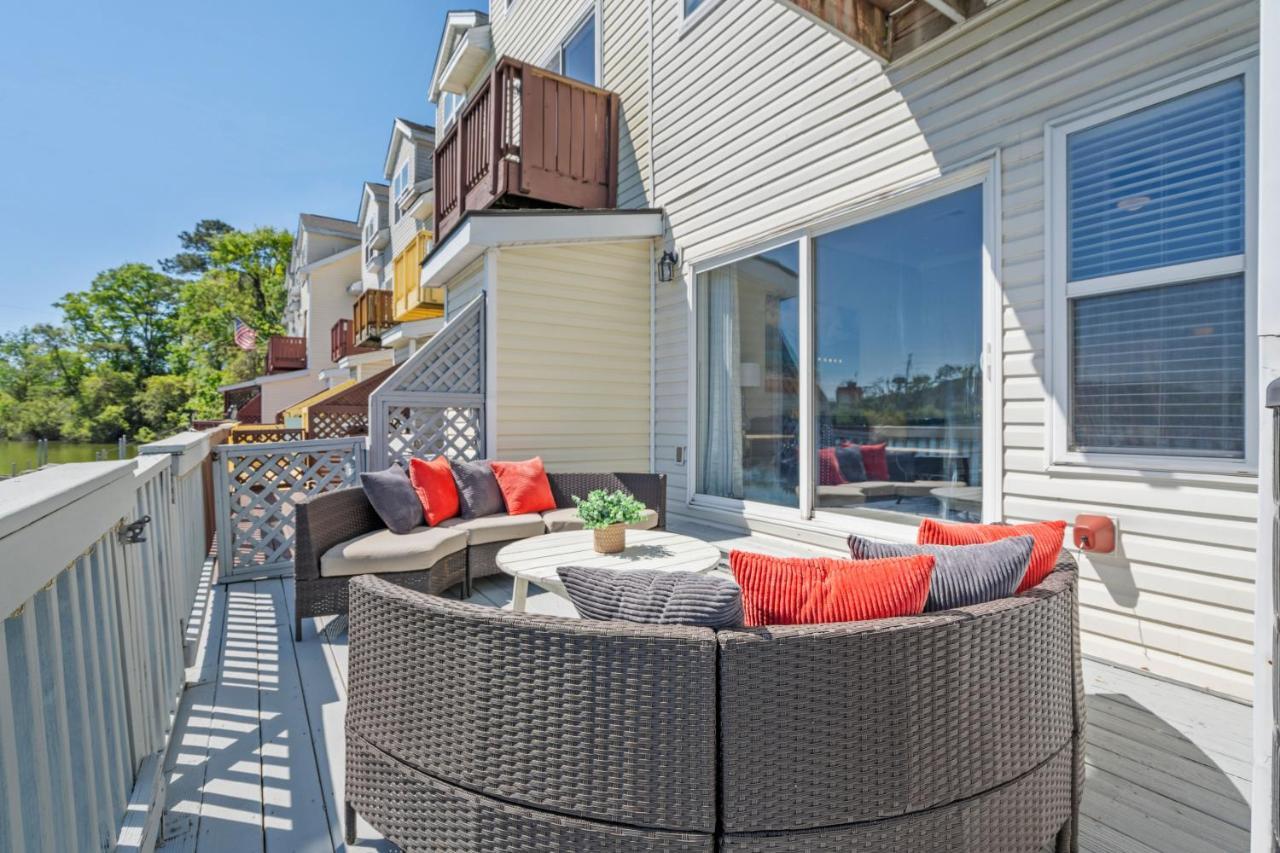 ☆Live On The Water! Lake Palmetto Palm W/ Patio - 10Min To Downtown & Beaches☆ Charleston Luaran gambar
