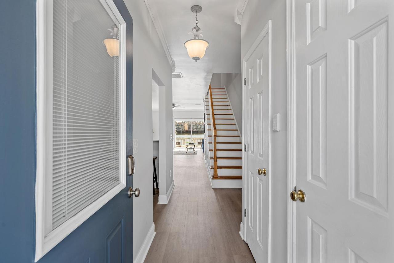 ☆Live On The Water! Lake Palmetto Palm W/ Patio - 10Min To Downtown & Beaches☆ Charleston Luaran gambar