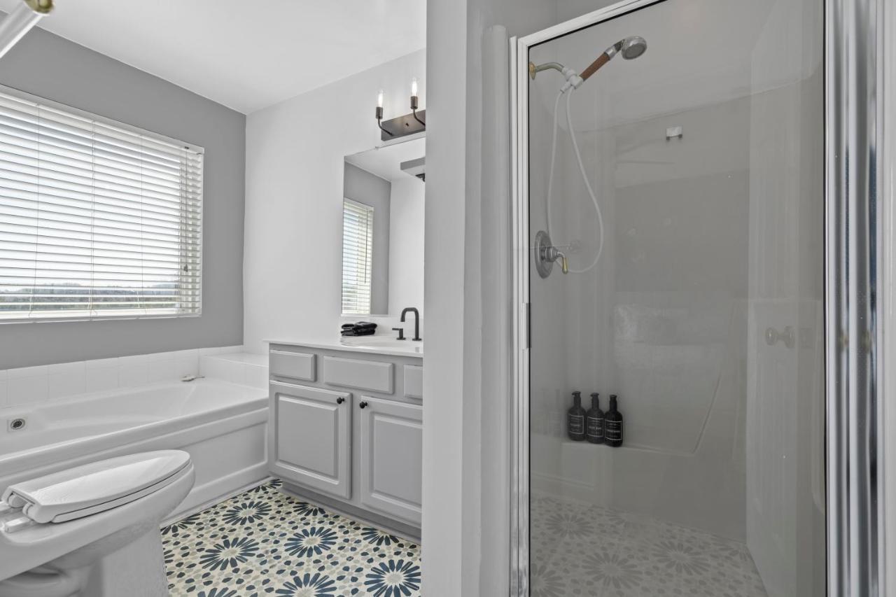 ☆Live On The Water! Lake Palmetto Palm W/ Patio - 10Min To Downtown & Beaches☆ Charleston Luaran gambar