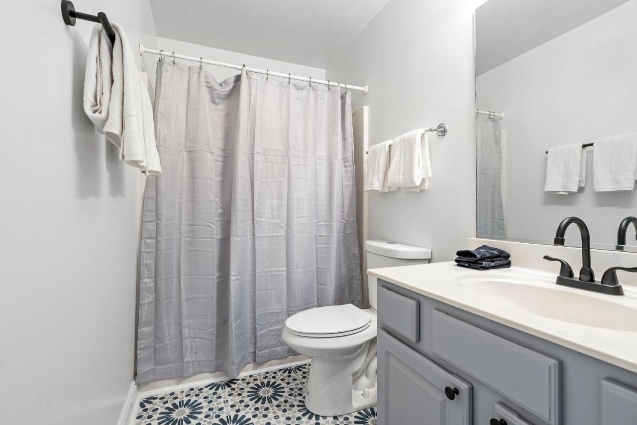☆Live On The Water! Lake Palmetto Palm W/ Patio - 10Min To Downtown & Beaches☆ Charleston Luaran gambar