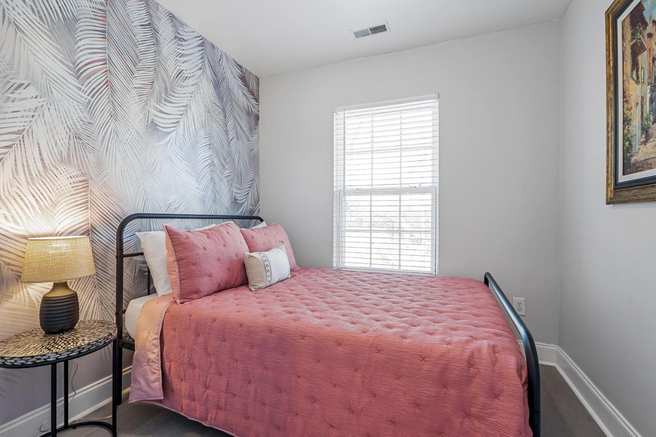 ☆Live On The Water! Lake Palmetto Palm W/ Patio - 10Min To Downtown & Beaches☆ Charleston Luaran gambar