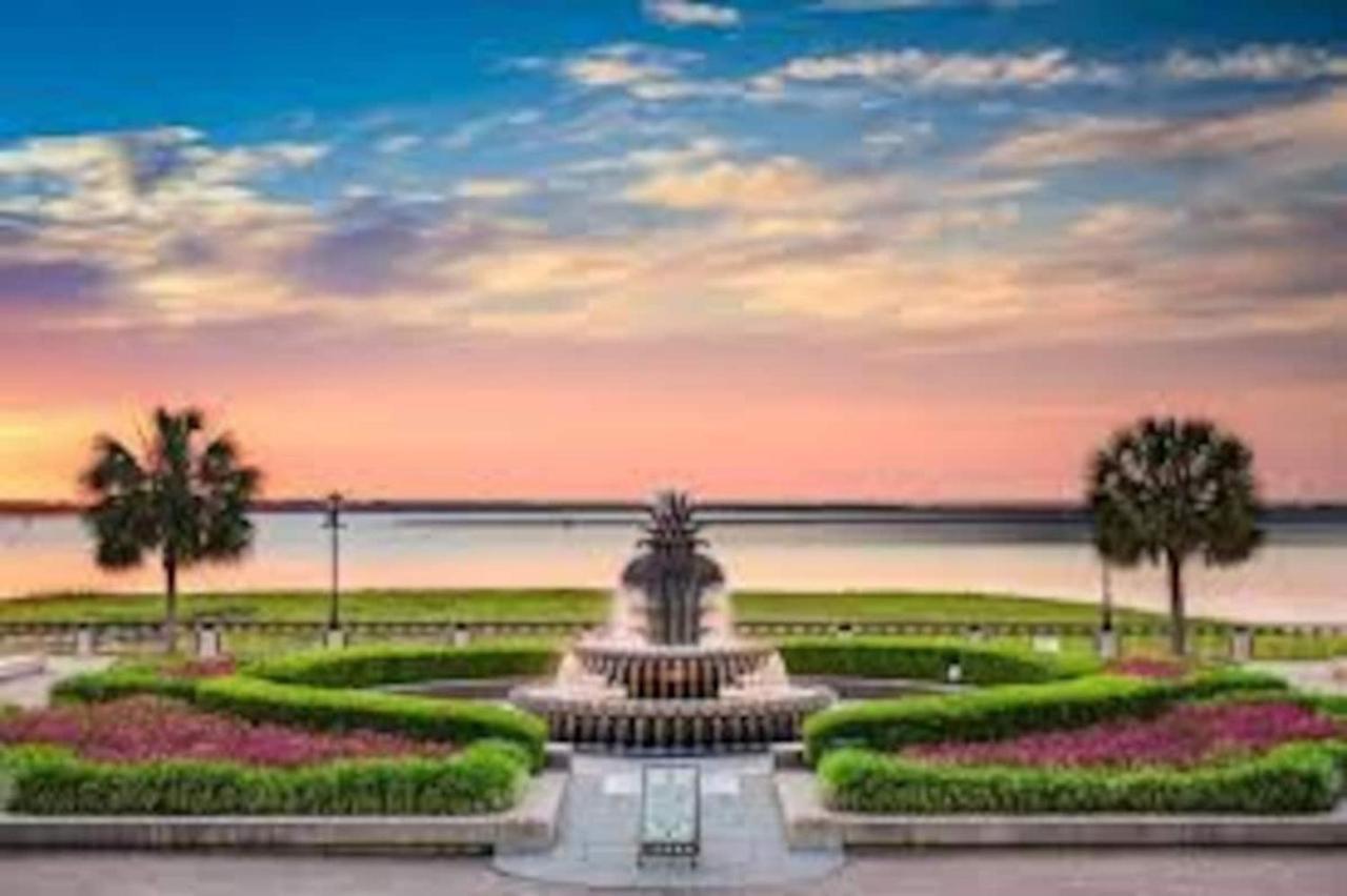 ☆Live On The Water! Lake Palmetto Palm W/ Patio - 10Min To Downtown & Beaches☆ Charleston Luaran gambar